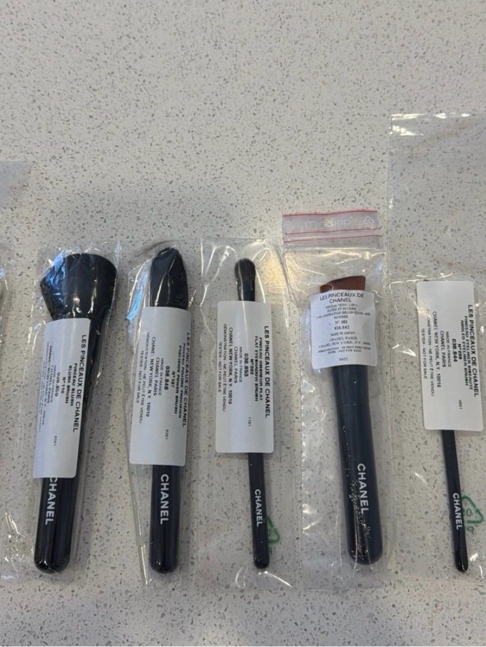 CHANEL Black Professional Makeup Brush Set - 7 Pieces - MADE IN JAPAN